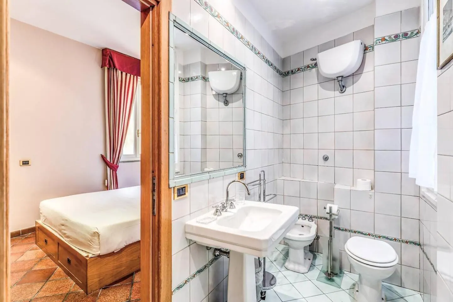 Cozy Flat In Trevi Fountain Apartment Rome 0*,  Italy