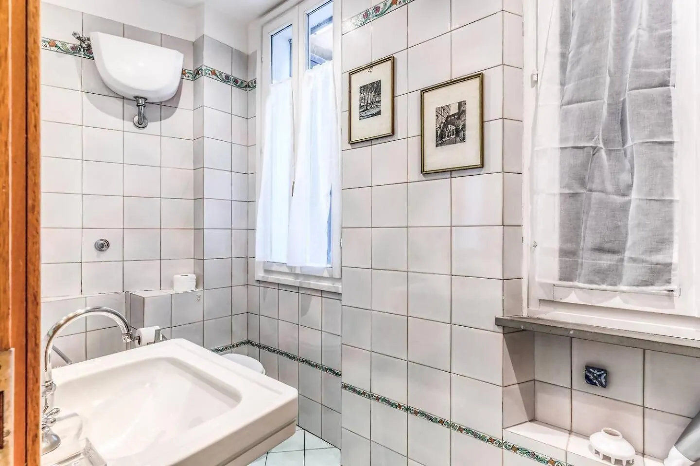 Cozy Flat In Trevi Fountain Apartment Rome Italy